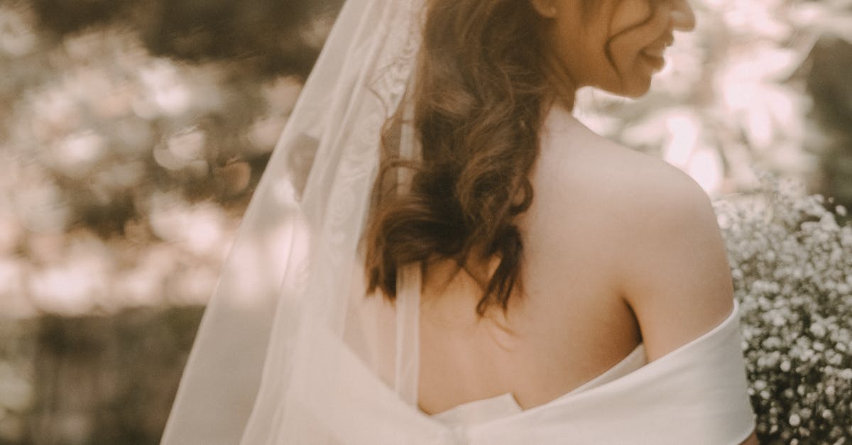 1950s Glamour Curls for Vintage-Inspired Wedding Hair