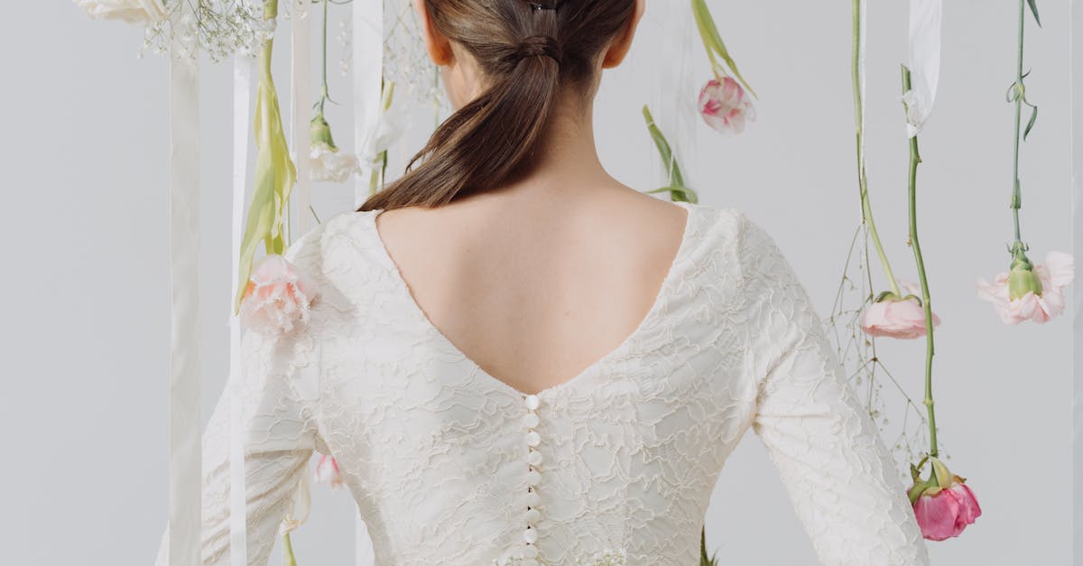 The Perfect Balance: Half-Up, Half-Down Modern Wedding Hairstyles
